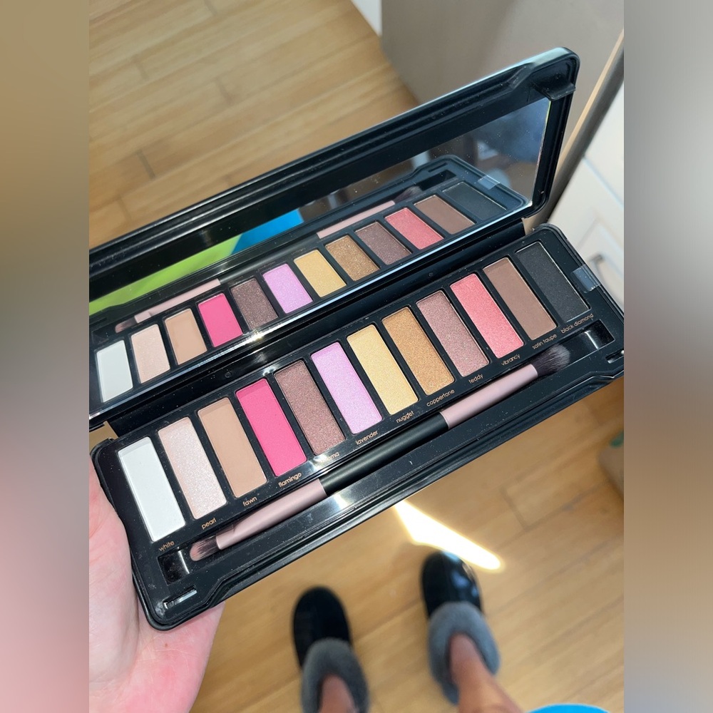 Makeup Lot - Picture 6 of 9